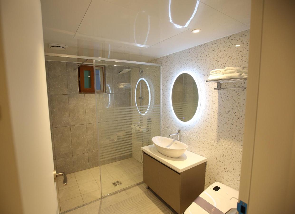 Am Ort Hotel Йосу Екстер'єр фото