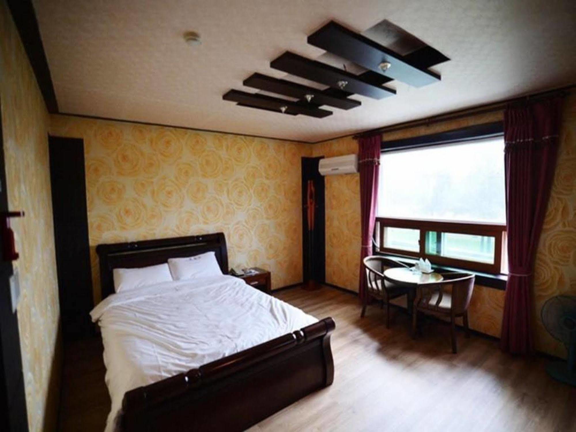 Am Ort Hotel Йосу Екстер'єр фото