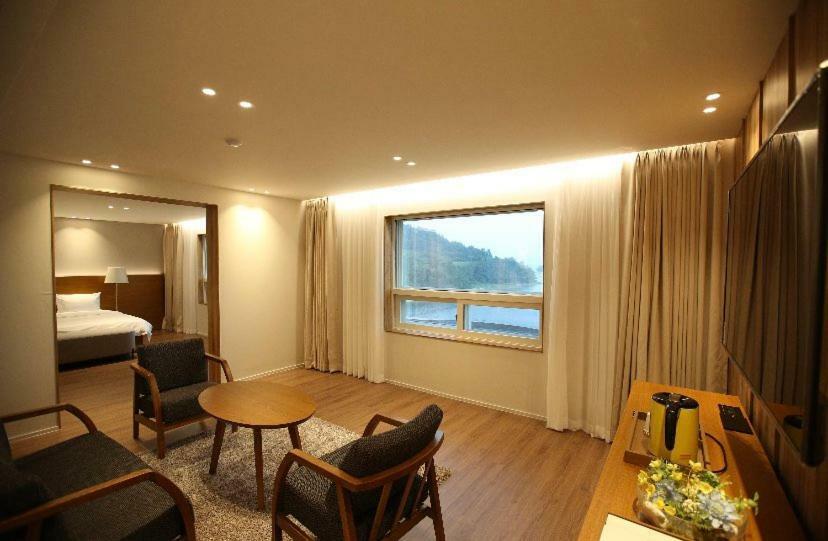 Am Ort Hotel Йосу Екстер'єр фото