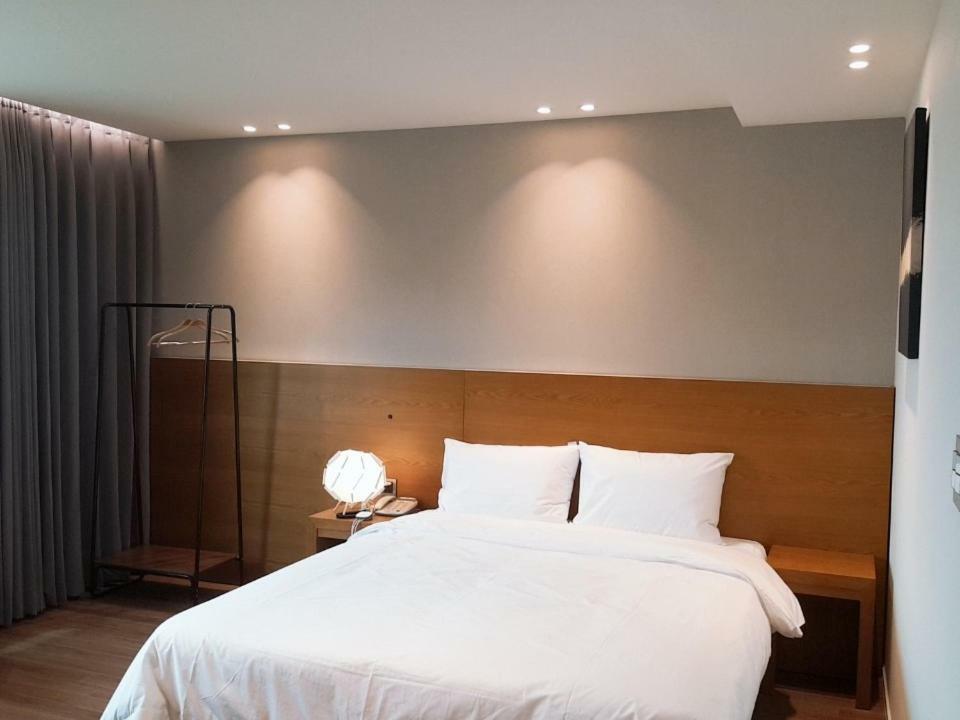 Am Ort Hotel Йосу Екстер'єр фото